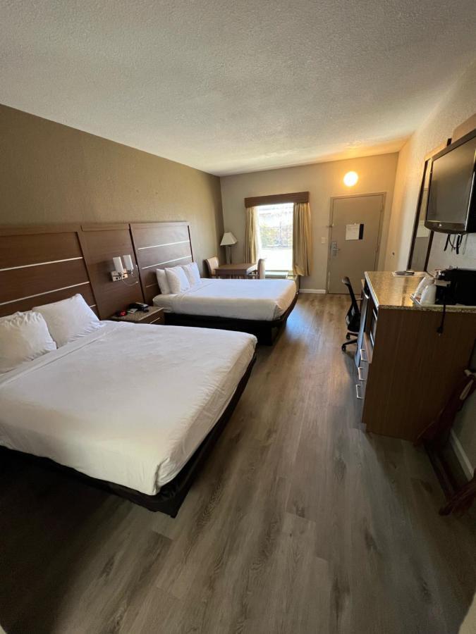 Quality Inn & Suites Near Six Flags - Austell Kültér fotó