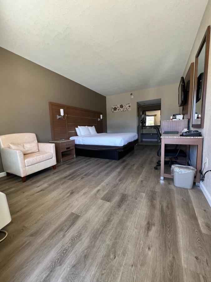 Quality Inn & Suites Near Six Flags - Austell Kültér fotó