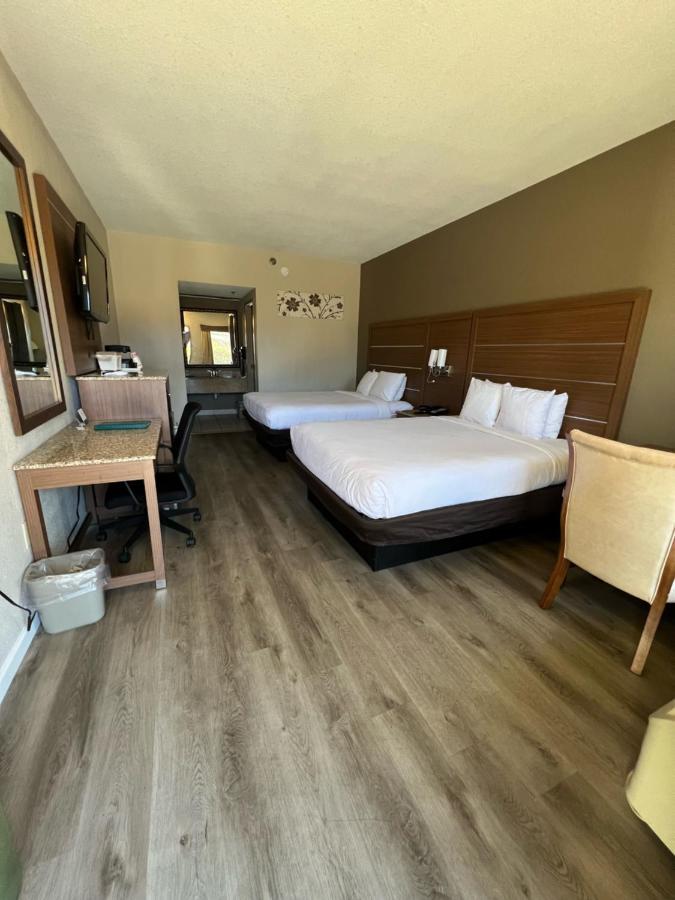 Quality Inn & Suites Near Six Flags - Austell Kültér fotó