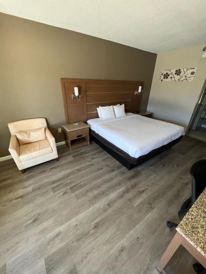 Quality Inn & Suites Near Six Flags - Austell Kültér fotó