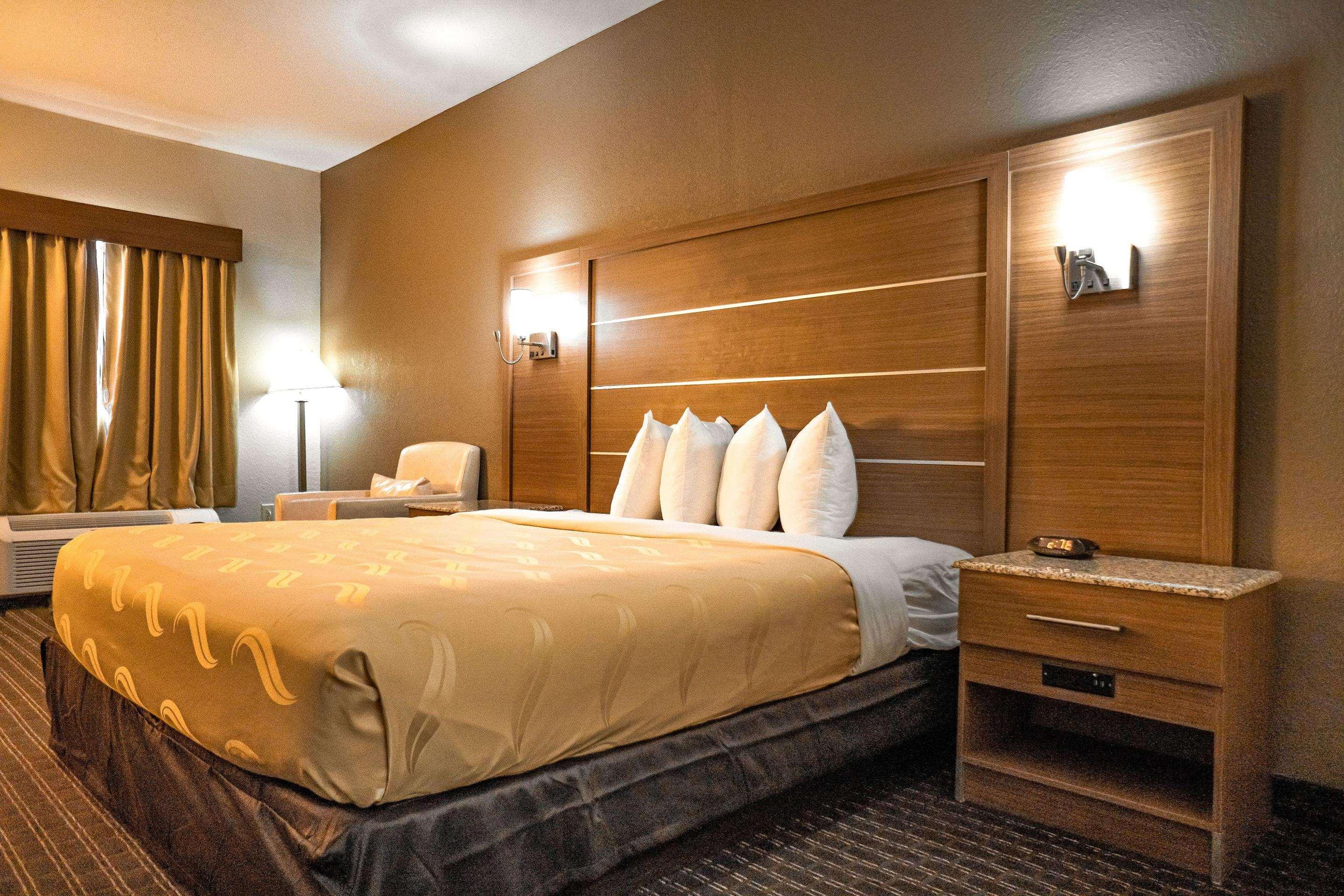 Quality Inn & Suites Near Six Flags - Austell Kültér fotó