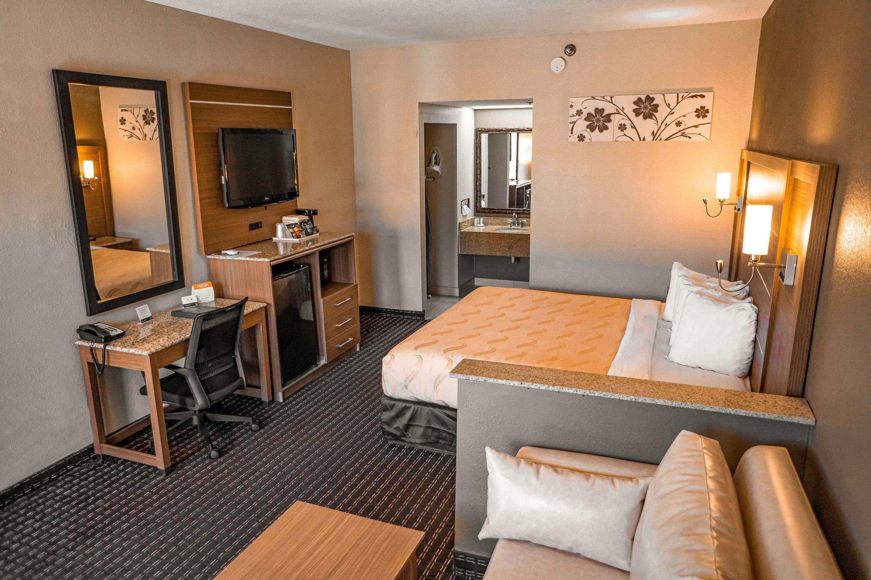 Quality Inn & Suites Near Six Flags - Austell Kültér fotó