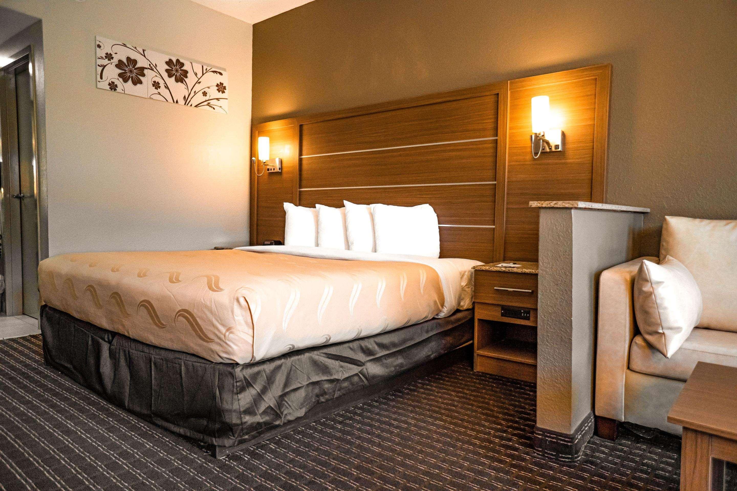 Quality Inn & Suites Near Six Flags - Austell Kültér fotó