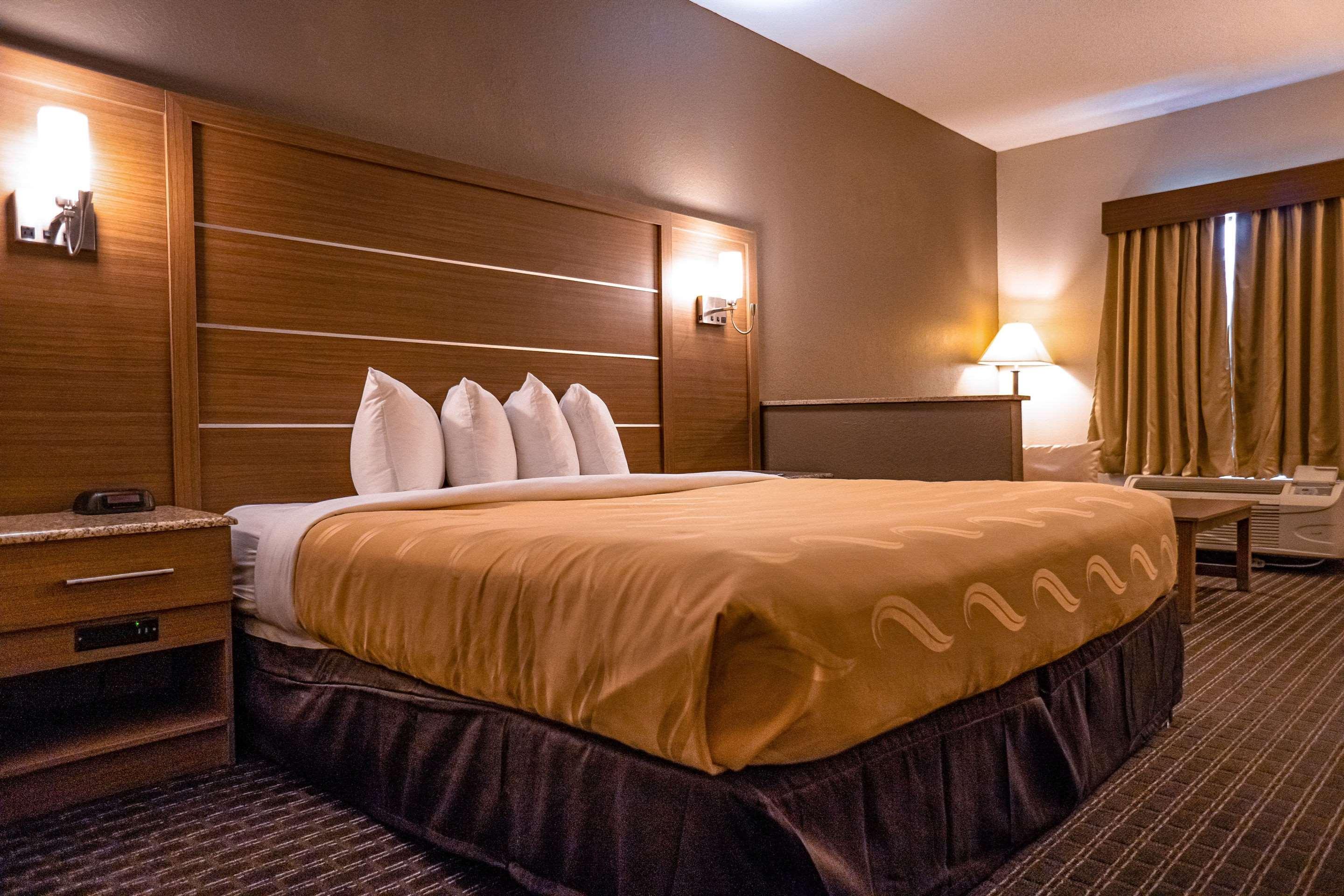 Quality Inn & Suites Near Six Flags - Austell Kültér fotó