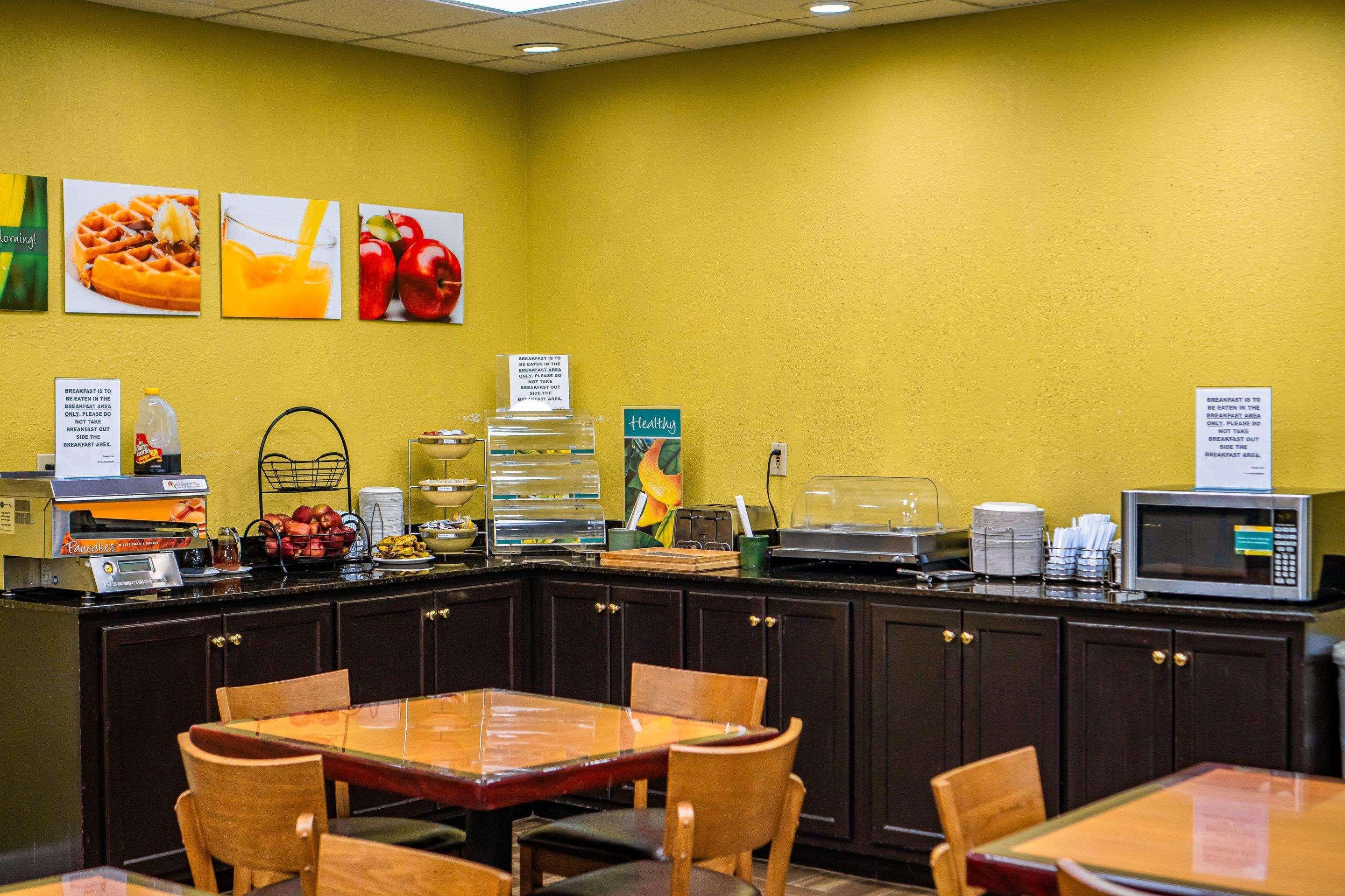 Quality Inn & Suites Near Six Flags - Austell Kültér fotó