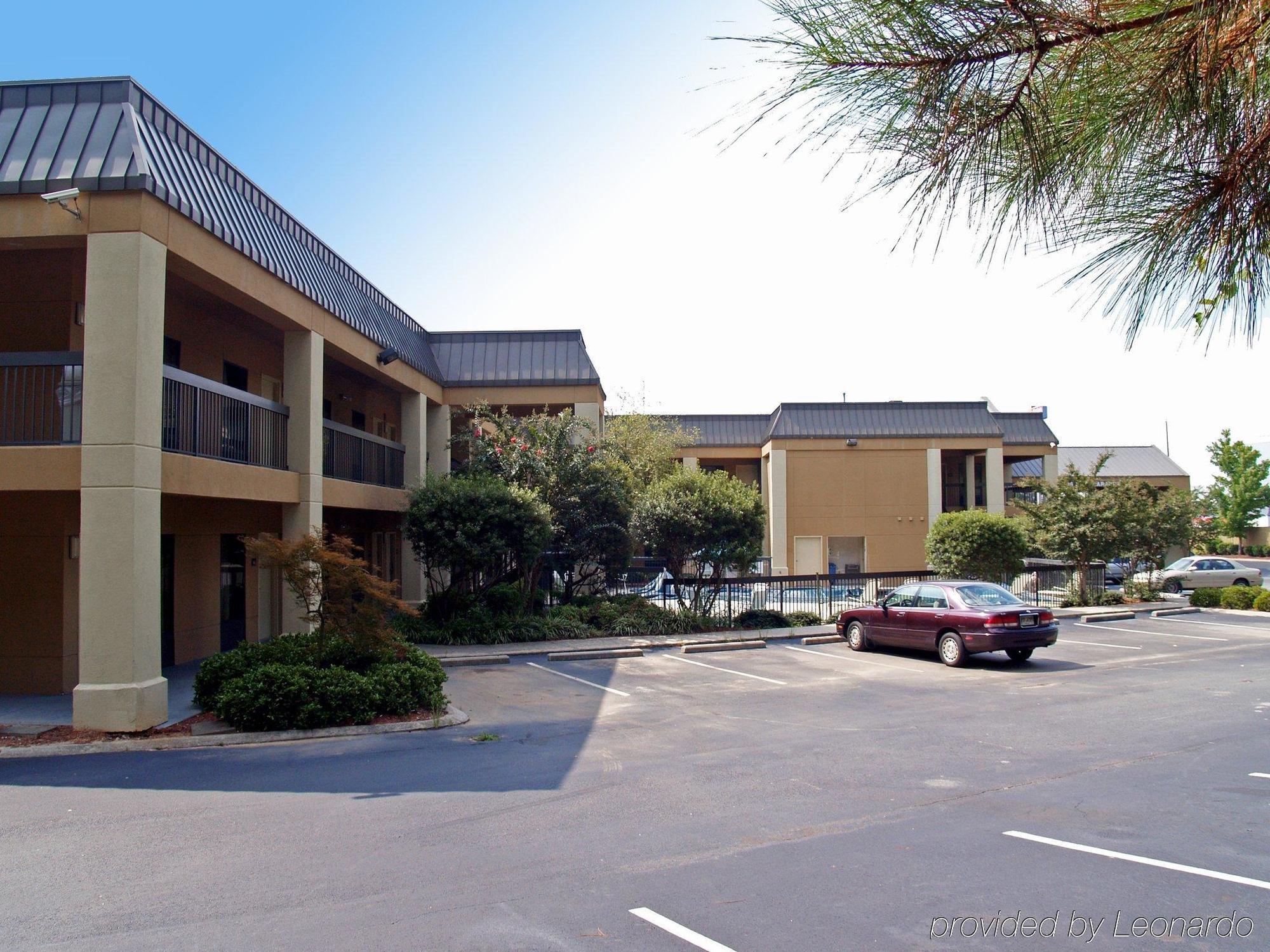 Quality Inn & Suites Near Six Flags - Austell Kültér fotó