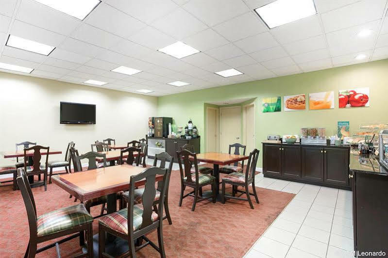 Quality Inn & Suites Near Six Flags - Austell Kültér fotó